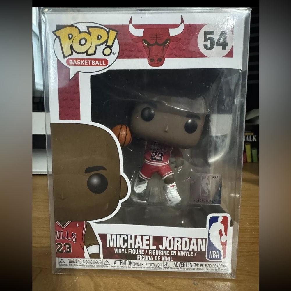 Funko POP! NBA Chicago Bulls MICHAEL JORDAN Figure #54 w/ Protector